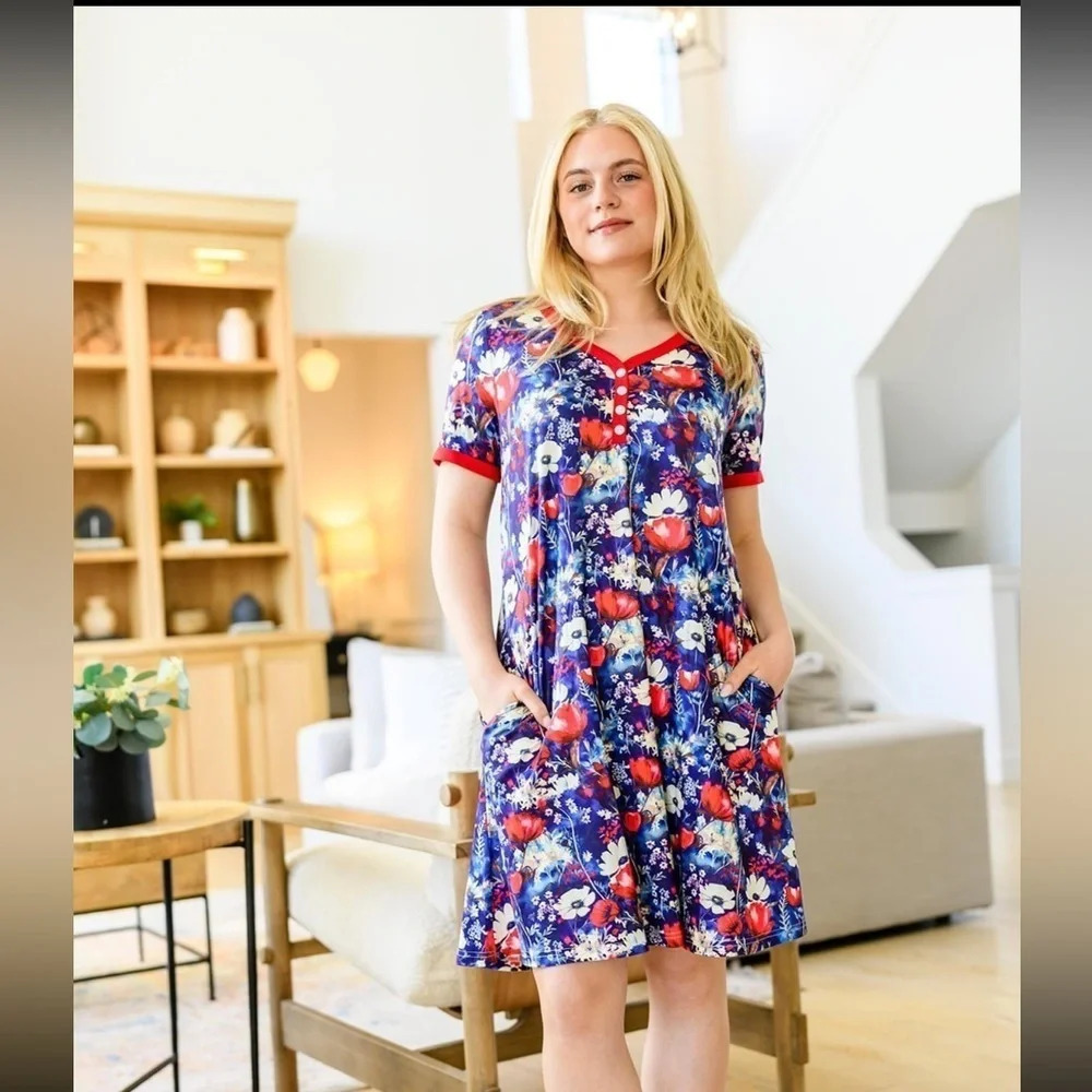 Shirley‎ & Stone red, white and blue floral nightgown